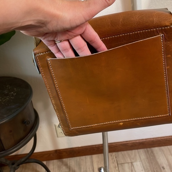 Leather square shoulder bag - Picture 6 of 11